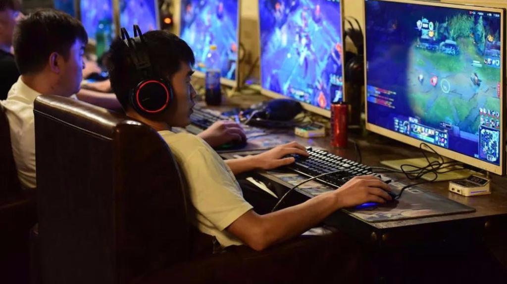 青少年對待電子游戲議論文題目_青少年應(yīng)該如何對待電子游戲_青少年對待電子游戲議論文